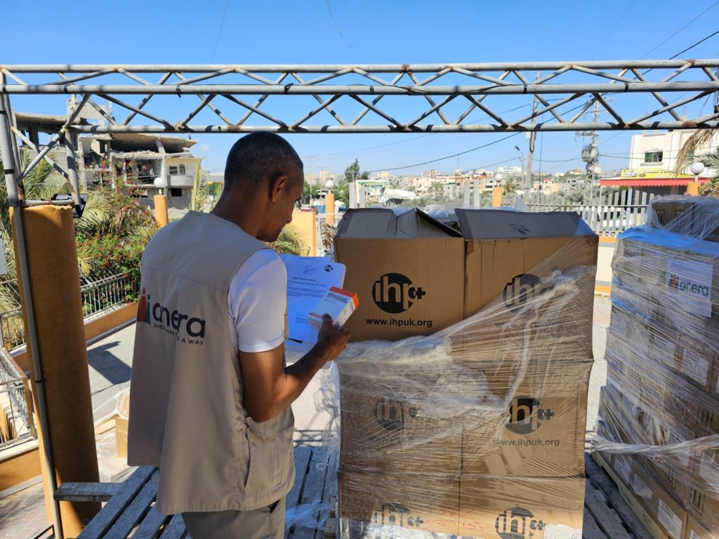 A delivery in Gaza from Arena, a Tearfund partner providing medical supplies through the International Health Partners organisation. Photo Credit: Arena/IHP.